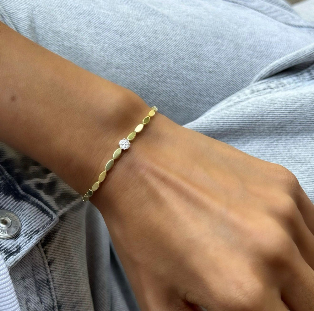 Diva with Center Round ZC Stone