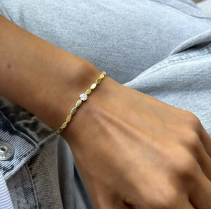Diva with Center Round ZC Stone