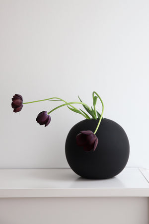 BALL VASE BLACK